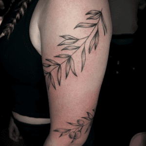 _0027_brooke-dickens-tattoo-olive-branches-around-arm